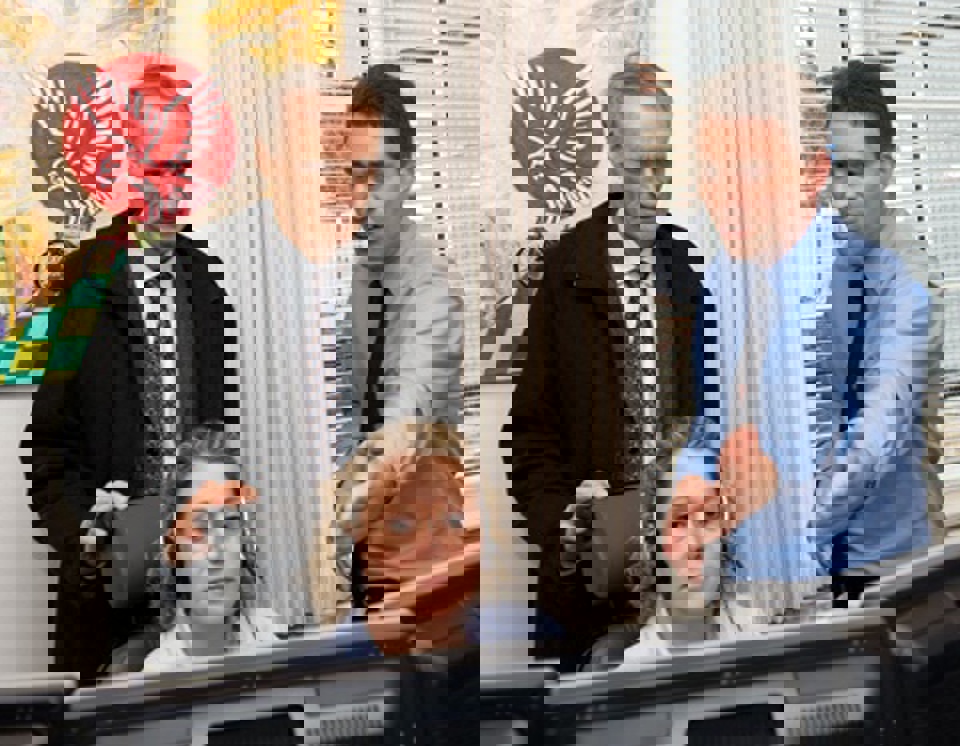 Besøget på den nye vagtcentral på Odense Universitetshospital,  hvor gæsterne også fik et hurtigt indblik i akutmodtagelsen på OUH.  Bertel Haarder sammen med vagtcentralchef Kim Ahlers og ved  skærmen Ulla Skov. 