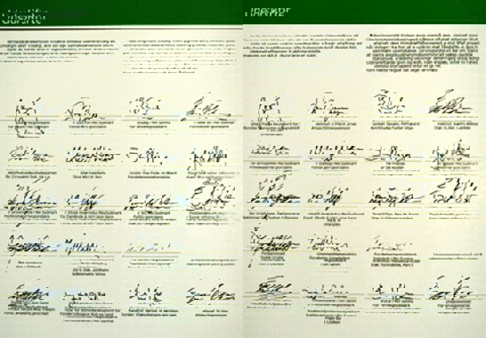 19 underskrifter på en historisk uddannelsesaftale, der skal hjælpe flere unge i gang med en ungdomsuddannelse, underskrevet i en historisk sal, Riddersalen på Koldinghus. (Foto: Jørgen Diswal)