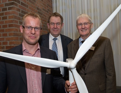 Det nye formandskab i Alliancen for Grøn Offshore Energi, Carl Holst, regionsrådsformand (til venstre), Poul Nyrup Rasmussen, formand for Lindoe Offshore Renewables Center og Niels Aage Giversen, formand for Offshore Center Danmark. Foto: Jørgen Diswal.