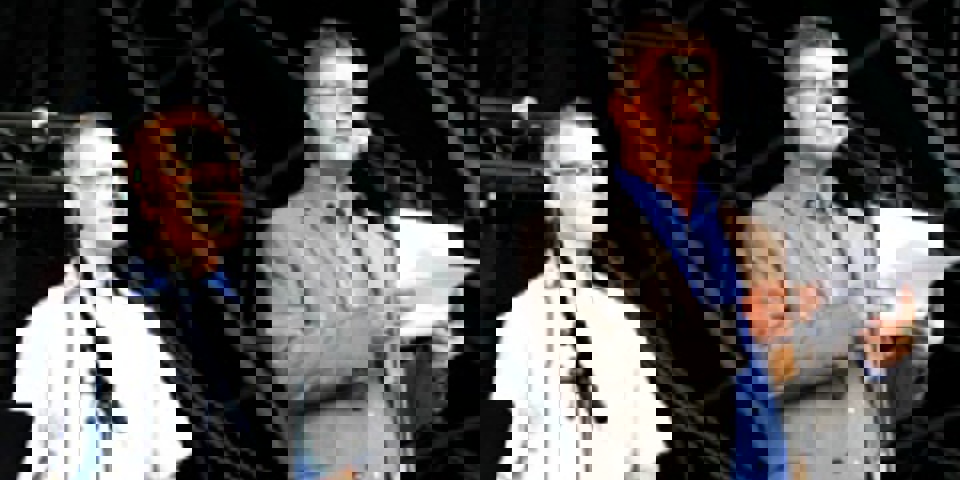 Solen og projektørerne strålede om kap, da  Carl Holst, regionsrådsformand i Region Syddanmark  og Erik Christensen, socialudvalgsformand i Nyborg  Kommune åbnede Østerhuse Kulturfestival i fin stil  fra store scene. Fotos: Jørgen Diswal