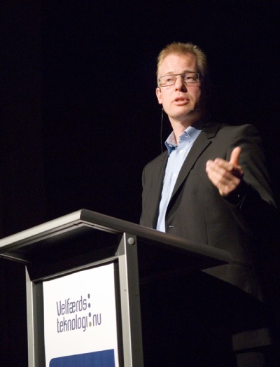 Regionsrådsformand Carl Holst (V) bød velkommen til startskuddet på velfaerdsteknologi.nu og åbnede samtidig Danmarks første messe for velfærdsteknologi. Foto: Jørgen Diswal.