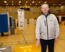   - Jeg stemmer til valget, fordi det betyder, at jeg får lidt medbestemmelse. Det er en pligt at stemme - ellers kan man jo ikke tillade sig at brokke sig over de ting, man er utilfreds med, siger Flemming Petersen.  