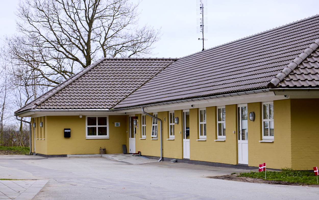 Facaden på ungehuset