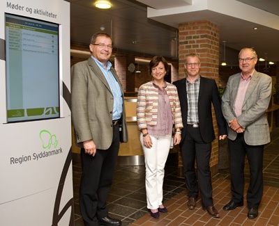 Alle parter var enige om, at det er vigtigt at fortsætte det gode samarbejde mellem regionen, kommunen og Miljøstyrelsen. Fra venstre ses Billunds borgmester Ib Kristensen (V), miljøminister Karen Ellemann (V), regionsrådsformand Carl Holst (V) og Bent Bechmann (C), formand for regionens miljøudvalg. Foto: Jørgen Diswal.