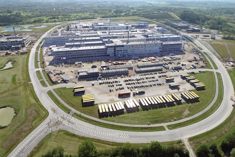 Foto af byggepladsen OUH som den ser ud nu.