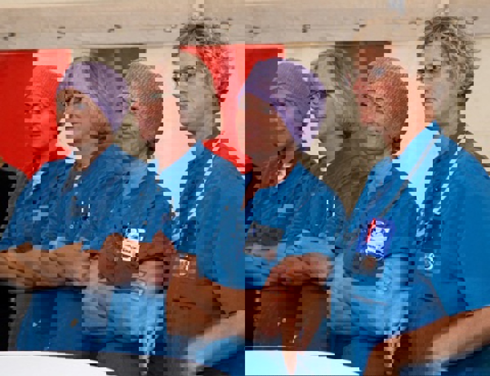 Stor personalefremmøde i Esbjerg ved indvielse af lægebil Stort fremmøde blandt personalet i Esbjerg den 3. september.  Her blev den døgndækkende lægebil indviet. Fotos: Jørgen Diswal