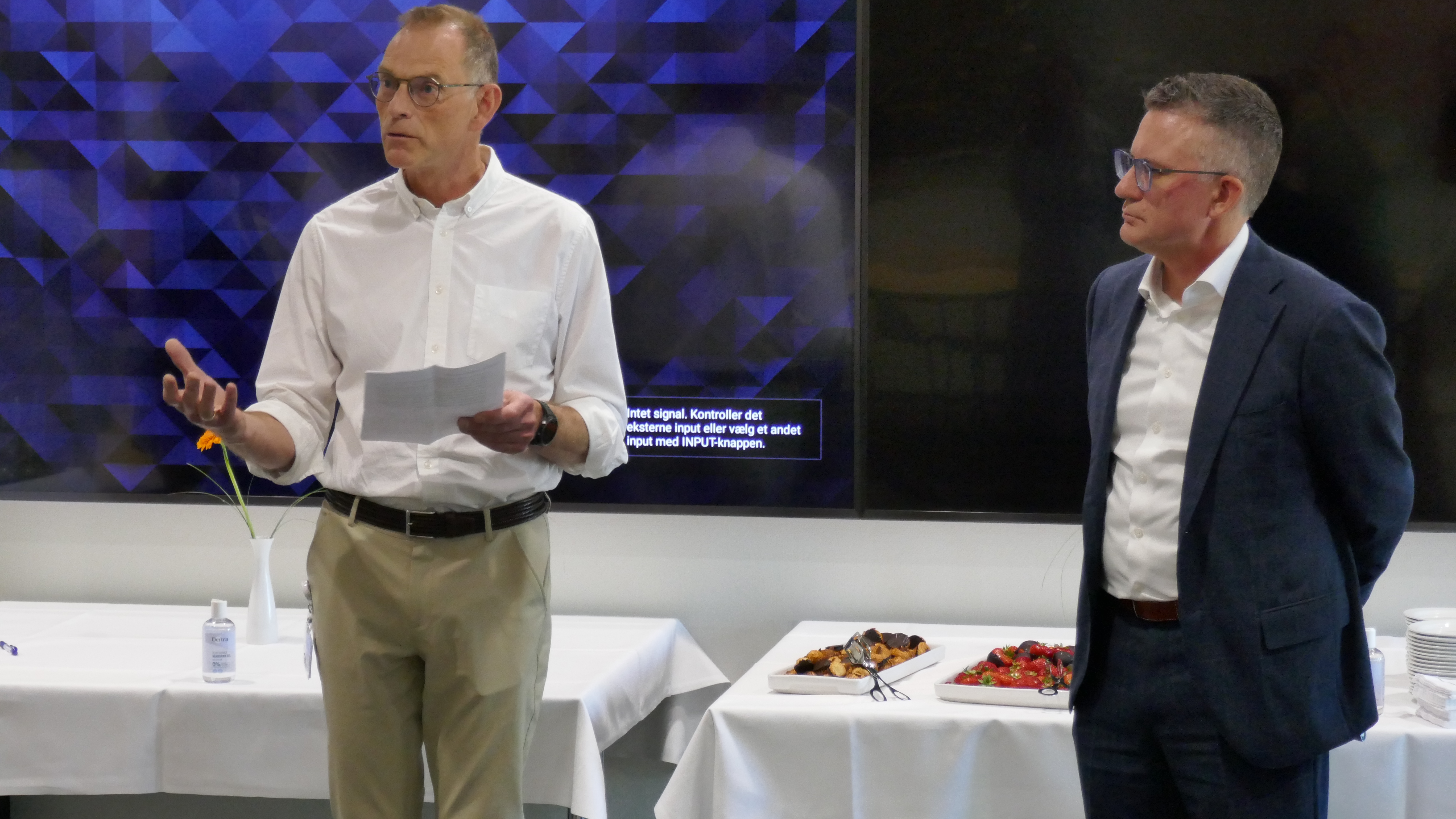 Billede fra underskrift af aftalen mellem Region Syddanmark og Roche Diagnostics.