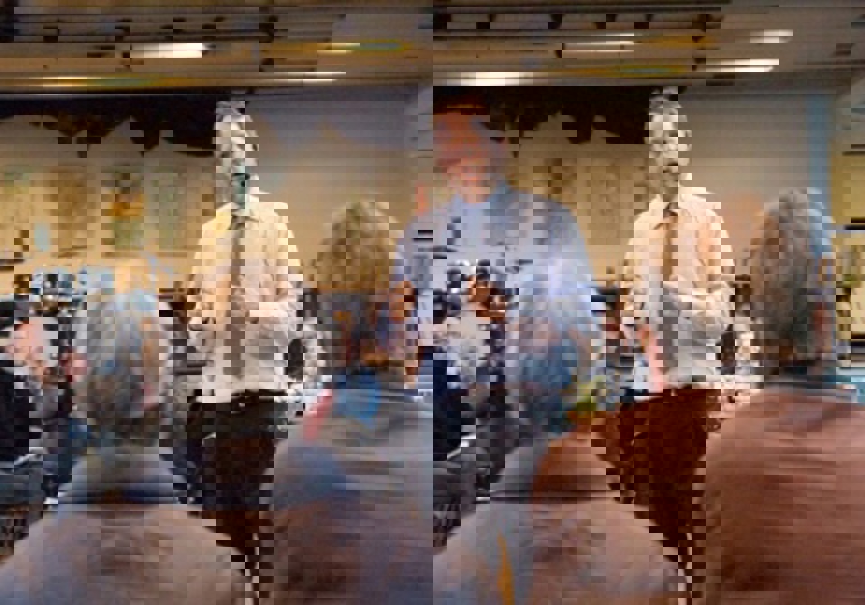 Tiden er løbet fra Dr. Hansen i Korsbæk, sagde sundhedsminister Jakob Axel Nielsen (K). Lægerne må specialisere sig, så de får rutinen. Og alle specialister skal være tilstede, når man kommer ind på akutsygehuset.