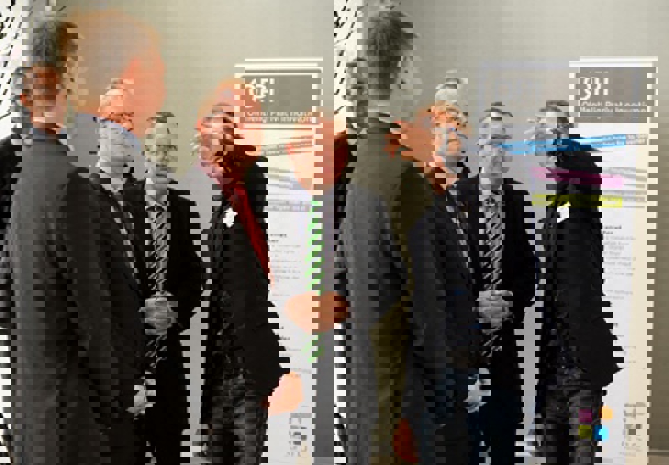 Regionsrådsformand Carl Holst (V), statsminister Lars Løkke Rasmussen (V) og inviterede gæster fik i dagens anledning et indblik i, hvordan fremtidens fælles akutmodtagelse kan komme til at se ud. 