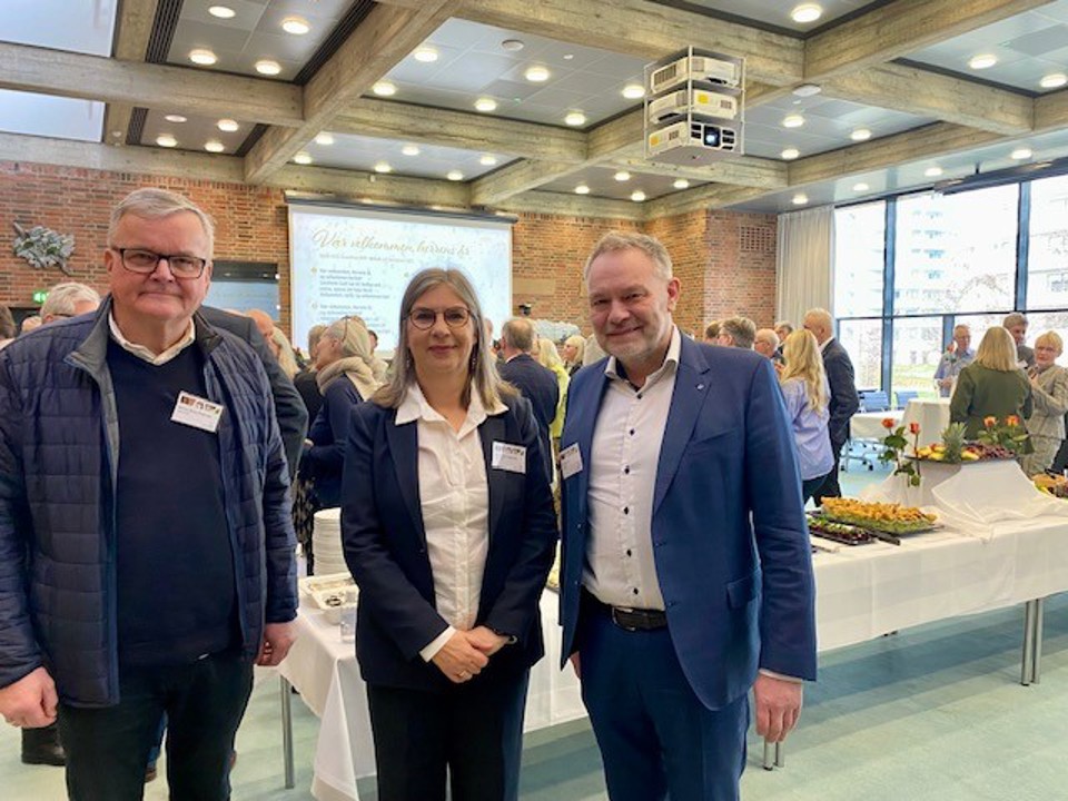 Fra venstre: Morten Weiss-Pedersen (K), der er 2. næstformand i regionsrådet, Mette With Hagensen (S), der er 1. næstformand i regionsrådet og Bo Libergren (V), der er formand for regionsrådet bød velkommen til nytårskuren.