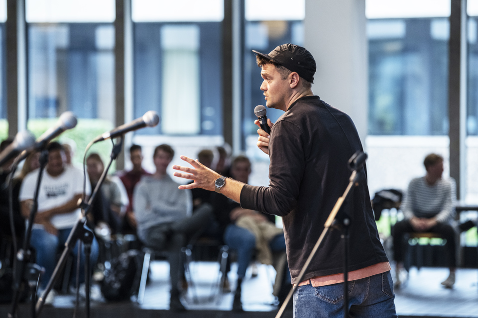 Stand-up komiker Ruben Søltoft rundede prisuddelingen af. Foto Maria Tuxen Hedegaard.  