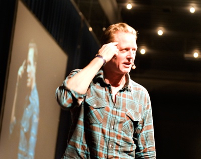 Vores allesammens Score-Kaj, Peter Mygind, tog på arbejdsmiljøkonferencen udgangspunkt i medarbejdernes egen rolle på arbejdspladsen. Han fortalte, hvordan man passer på sig selv i sit arbejde. Foto: Jørgen Diswal.