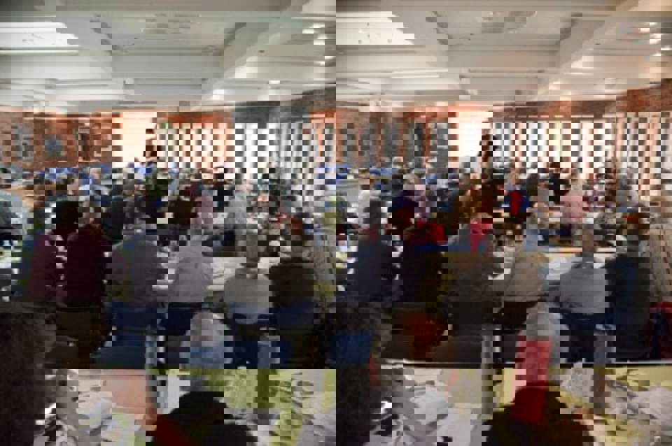 Rektor på Svendborg Gymnasioum Jesper Vilbrad forklarede tilhørerne om projektets omfang og indhold. Foto: Jakob Fynsk.