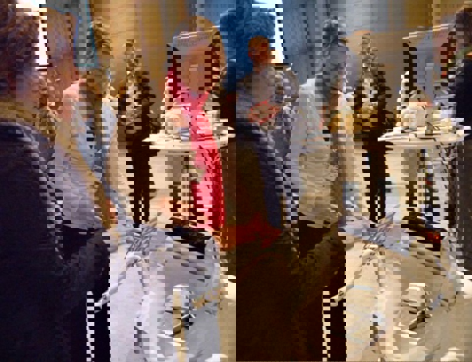 Fremtidens toilet indenfor plejesektoren kan se sådan her ud. Det sparer plejepersonalet for tunge løft i uheldige stillinger, og giver fx ældre borgere mulighed for at klare noget så intimt som et toiletbesøg på egen hånd. Foto: Jørgen Diswal.