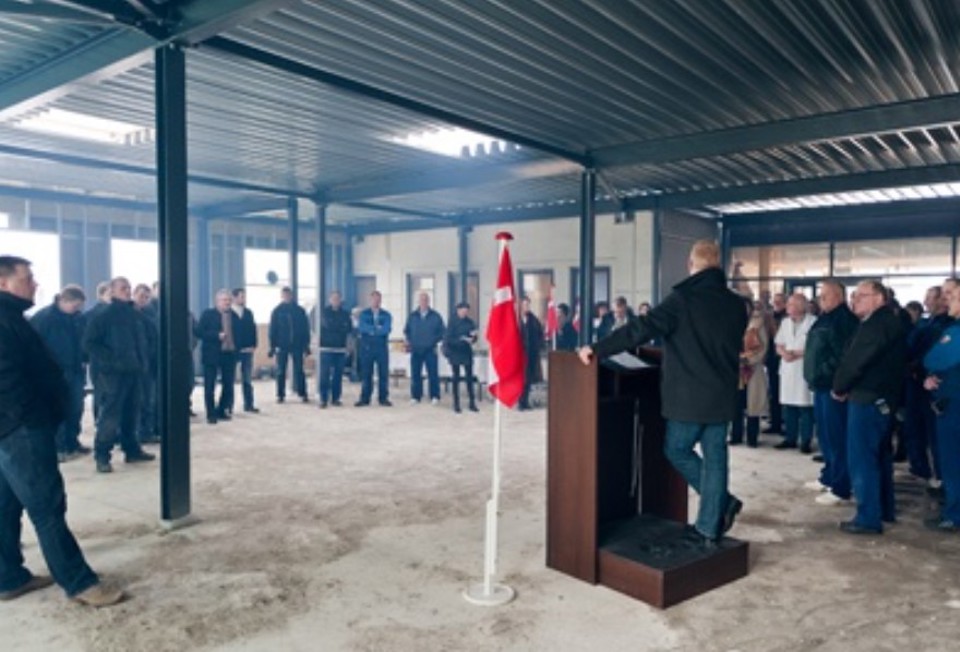 Regionsrådsformand Carl Holst holder tale ved rejsegilde på  Mor-Barn Center i Kolding, torsdag 24. februar 2011. Fotos: Jørgen Diswal  