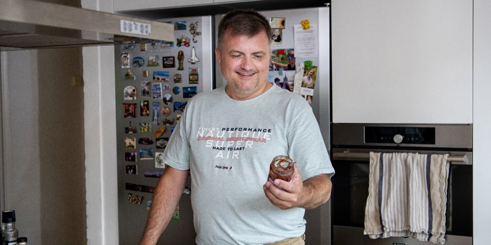 Dennis holder syltetøjsglas