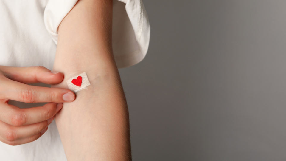 Billede af en arm til en person, der er bloddonor.