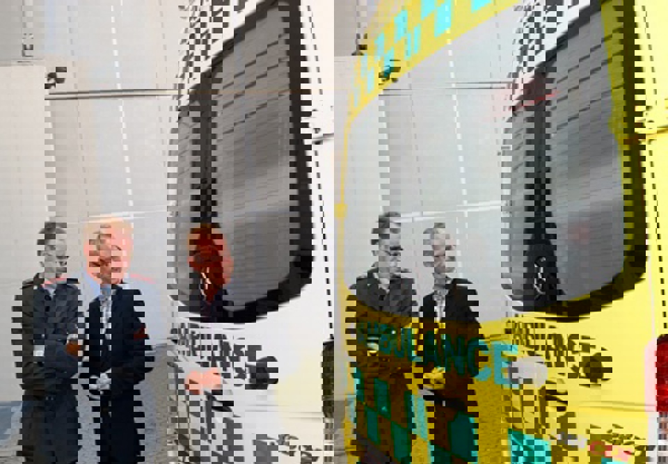 Regionsdirektør i Falck Erik Møberg og regionsrådsformand Carl Holst Regionsrådsformand Carl Holst (V) og regionsdirektør i Falck  Erik Møberg er meget tilfredse med den præhospitale oprustning  i Region Syddanmark. 