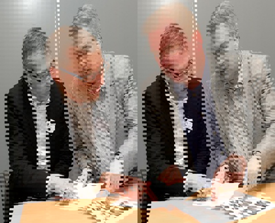 Administrerende direktør for Sygehus Lillebælt Niels Nørgaard  Pedersen og lægefaglig direktør i Sygehus Sønderjylland, Henrik  Villadsen fortalte onsdag d. 3. marts om udfordringerne og  mulighederne på de nye fælles akutmodtagelser ved en  konference i Kolding om flaskehalse på operationsafdelingerne. Foto: Jørgen Diswal