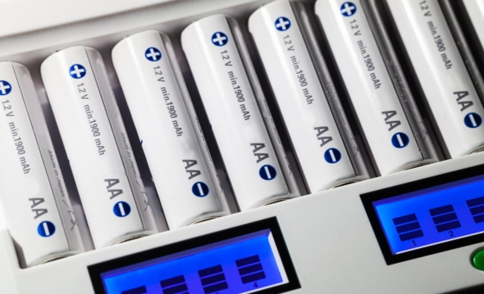 Billede af batterrier der oplades.
