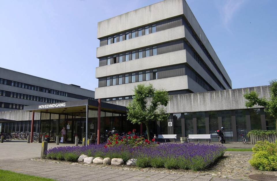 Foto af sygehuset i Sønderborg set udefra. 