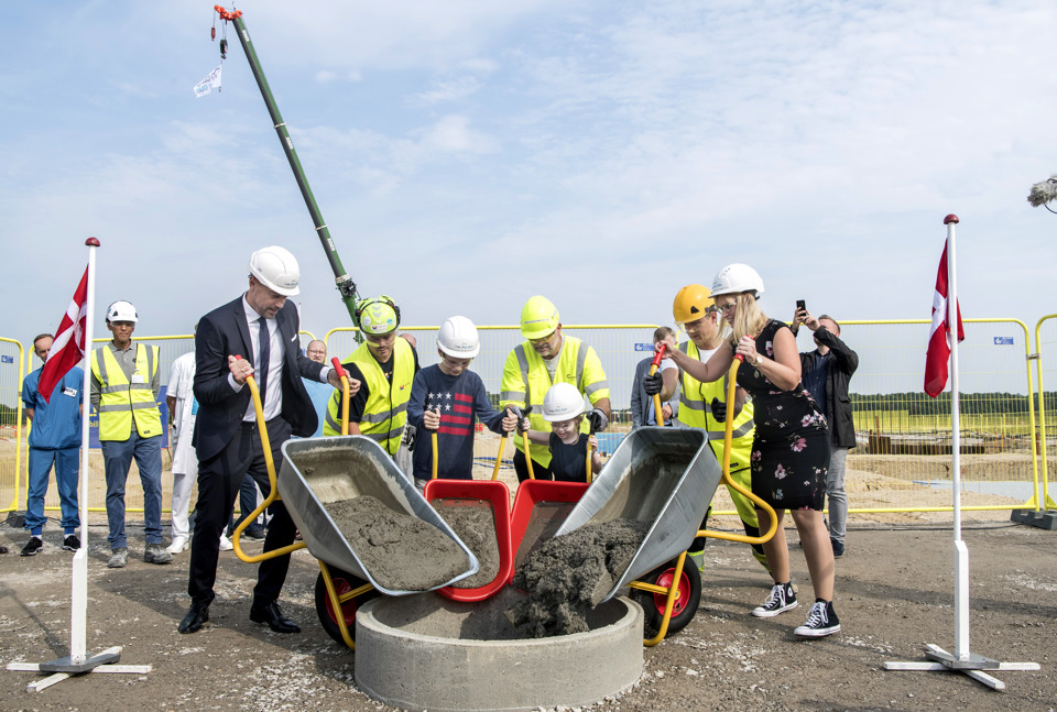 Nedstøbning af grundstenskasse, Det nye OUH