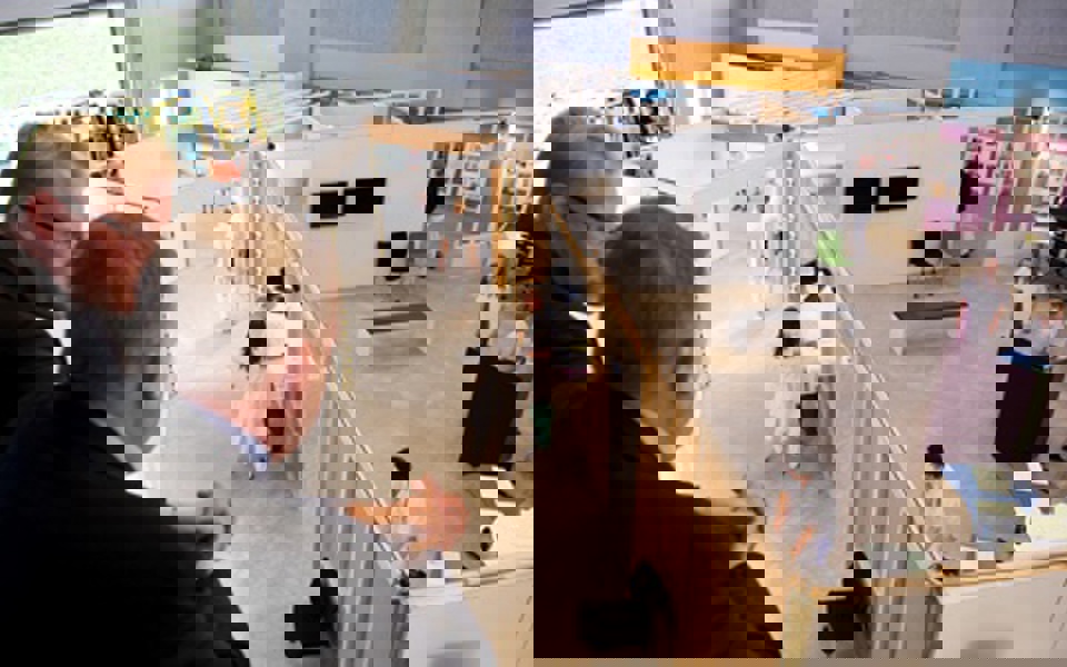 Den fælles akutmodtagelse er et slusesystem, hvor et hold læger tilser patienterne for hurtigt at sende dem videre til de relevante afdelinger.