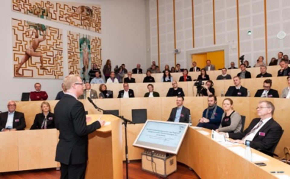 De tre vinderforslag blev præsenteret ved regionsrådsformand  og formand for dommerkomiteen, Carl Holst (V) i Forskerparkens  auditorium i Odense.