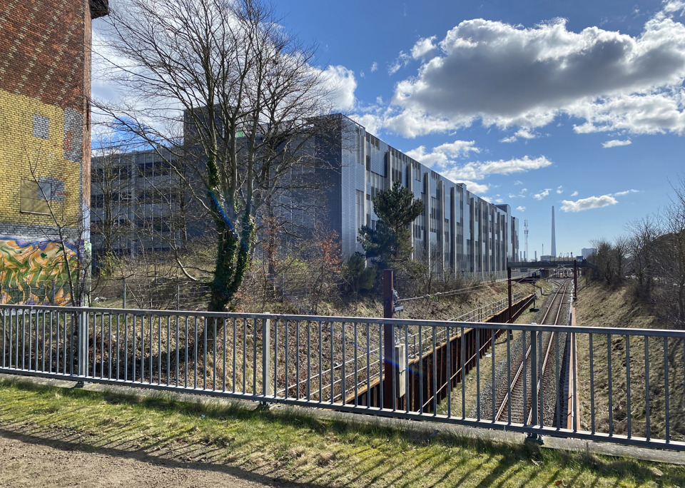 Det udvidede p-hus er en markant bygning i seks etager. Foto Morten Godiksen. 