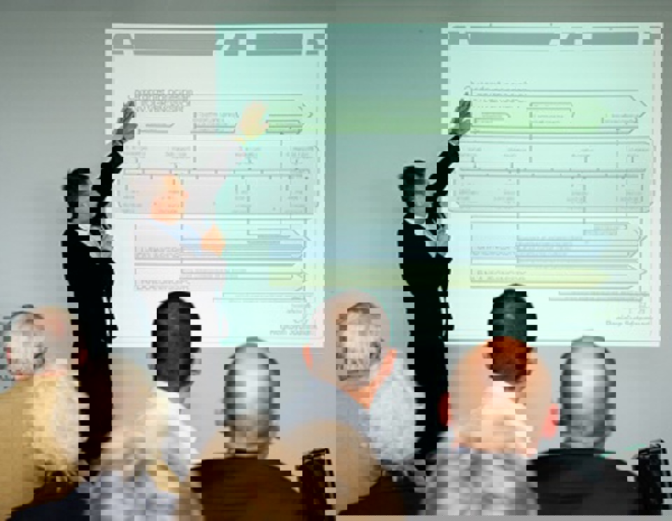 MIkkel Hemmingsen til borgermode i Haderslev   - Vi ønsker en åben proces, og opfordrer alle til at være med,  sagde regionsdirektør Mikkel Hemmingsen, idet han fortalte om  processen og henviste til www.lysivinduerne.dk, hvor alle kan  komme med indspark.