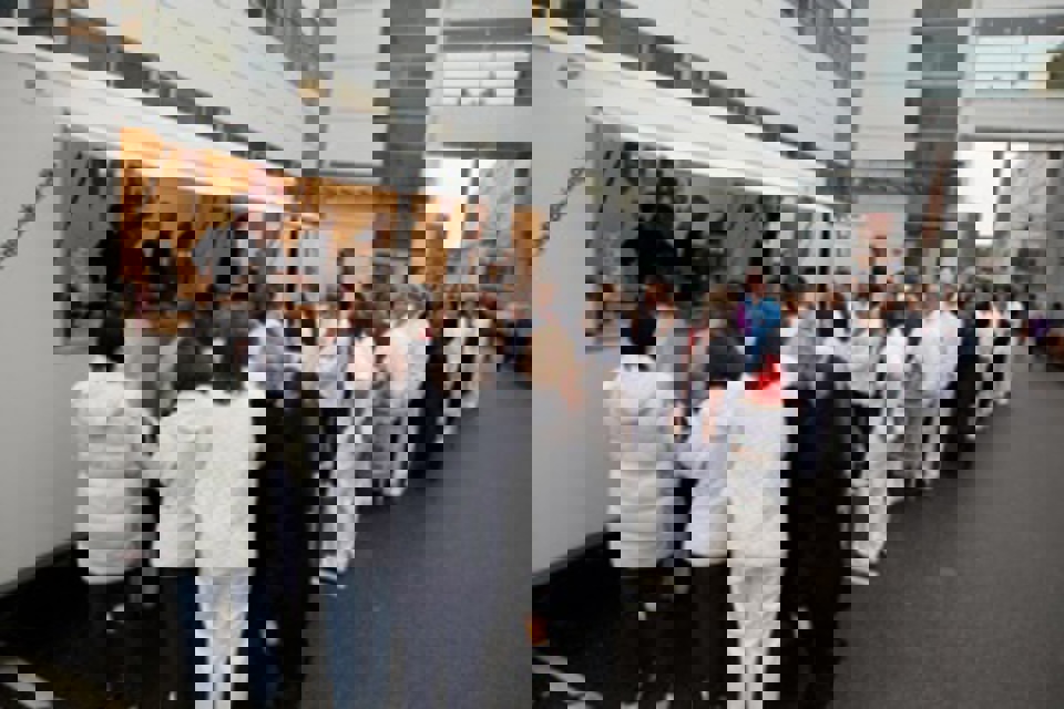 De fine resultater blev fejret med hotdogs til personalet. (Foto: Søren Hauge Carlsen)