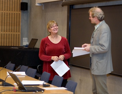 Bente Gertz og Niels Bilenberg til psykiatriens Forskningsdag 2009 Efter sin velkomst gav professor Niels Bilenberg ordet til  regionsrådsmedlem Bente Gertz. 