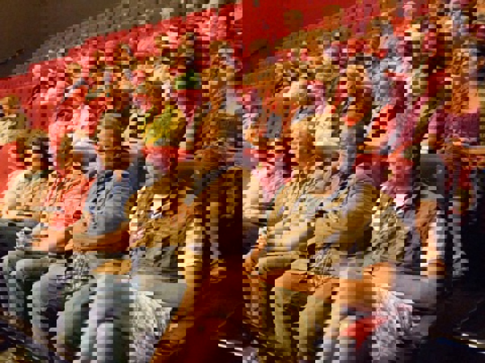 Spændte tilhørere i Kulturøens Panoramabiograf i Middelfart, hvor  årets overrækkelse af Åbenhedsprisen 2009 fandt sted.  Foto: Jørgen Diswal