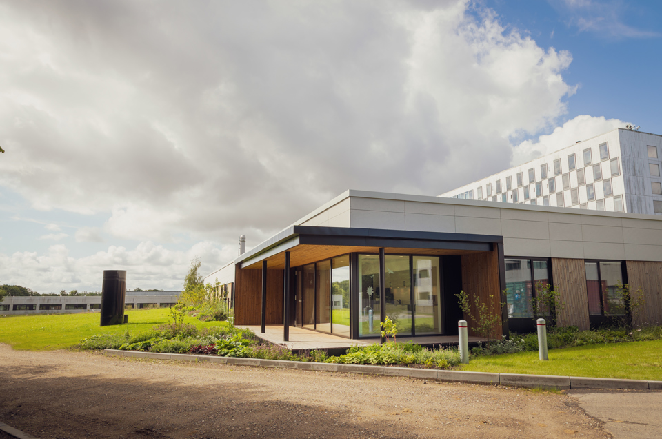 Den nye neonatalafdeling er bygget på Kolding Sygehus i sygehusets nordøstlige ende. Foto: Tobias Nørgaard Pedersen/Sygehus Lillebælt.