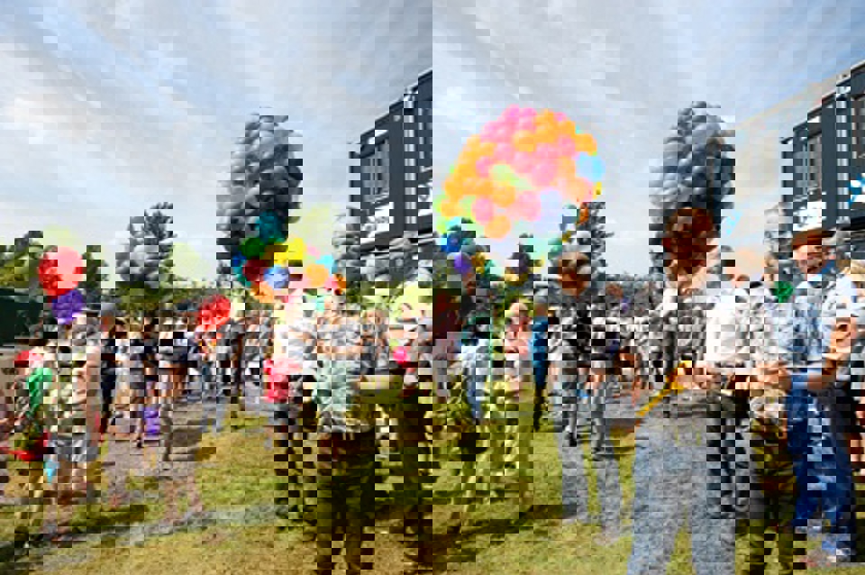 Der var fest og farver på plænen, da starten på Mor Barn  Centret i Kolding blev markeret, fredag den 1. juli 2010. Fotos: Jørgen Diswal.