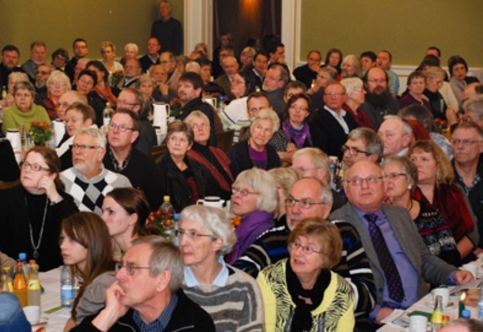 Knap 300 borgere var mødt frem til borgermøde om  Augustenborgs fremtid 12. januar 2011. Fotos: Hanne Kopp