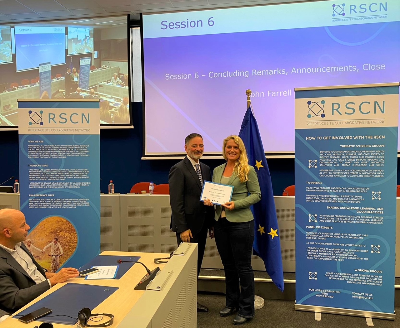 Formand Anja Lund (V), Digitaliserings- og Innovationsudvalget i Region Syddanmark, repræsenterede regionen og tog glad og stolt imod udnævnelsen og de fire stjerner. Foto: Region Syddanmark