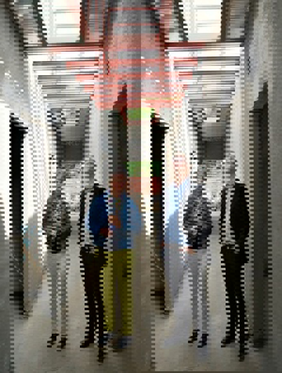 Forstander Tove Noesgaard og regionsrådsformand Carl Holst besigtigede det 600 kvm nybyggeri, hvor de 12 beboeres nye toværelses lejligheder med eget toilet, bad og køkken skal indrettes. Foto: Jørgen Diswal