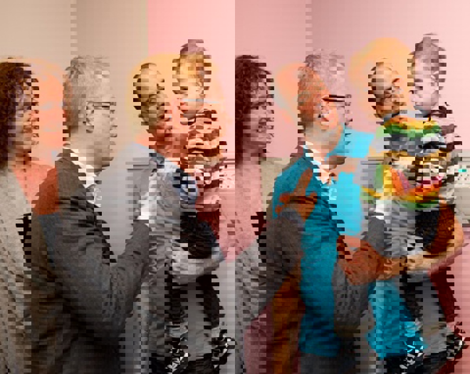 Carl Holst besøger familien Christmas, der er fra Ålborg. Foto: Jørgen Diswal.