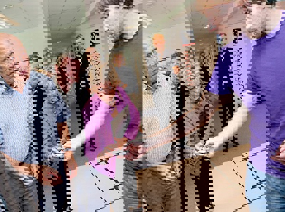 Et meget enkelt, men yderst hjælpsomt, lille stykke velfærdsteknologi. En vejviser med indbygget gps til blinde og svagtseende. Foto: Jørgen Diswal.