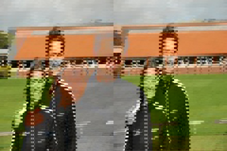 Læge Ellen Hamborg-Petersen og specialeansvarlig fysioterapeut Lau Caspersen har ligesom TVSYDs og TV2/Fyns reportere valgt selv at løbe med i halvmaraton-løbet, så de også på den måde kan bakke op om deltagerne i Den Store Dyst. Foto: Ulrik Westphal