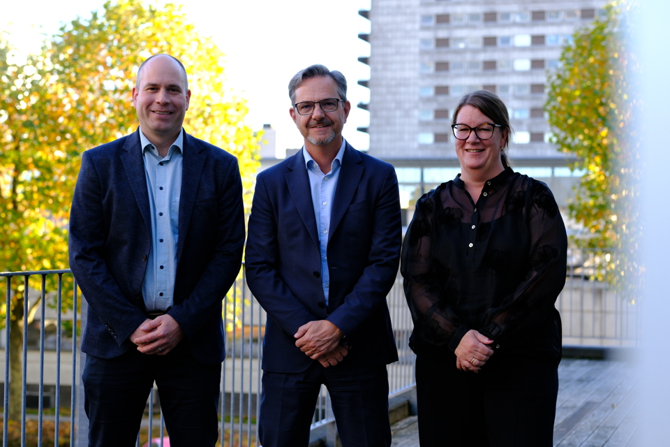 Thomas Binzer, funktionsleder i Center for Digital Psykiatri, Morten Lundgaard, IT-direktør i Region Syddanmark og Anne Mette Vind, Adm. direktør i Psykiatrisygehuset i Region Syddanmark