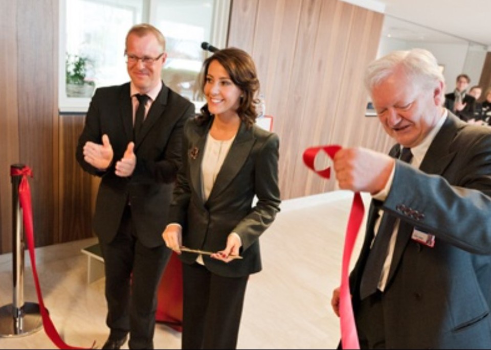 Så er snoren klippet. Regionsrådsformand Carl Holst,  HKH Prinsesse Marie sammen med lægelig direktør på Sygehus  Lillebælt H.C. Thyregod.