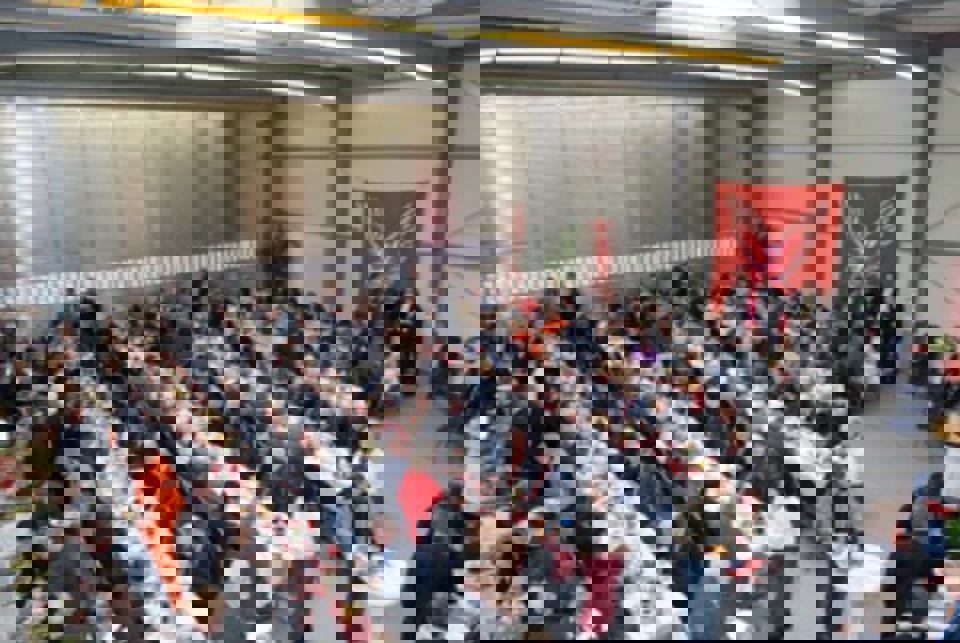 200 særligt inviterede gæster tog plads i den  nybyggede hangar og overværede den officielle  indvielse 1. april.