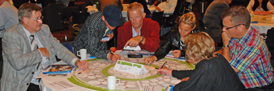 Til konferencen skrev deltagerne på specialfremstillede duge. Dagens input på dugene samles i et idekatalog. Foto: Jacob Grunnet