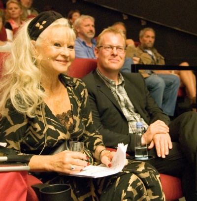 Skuespiller og foredragsholder Lone Hertz og regionsrådsformand  Carl Holst. Begge var de en del af dommerkomiteen og med til at  beslutte, hvem der skulle have prisen.