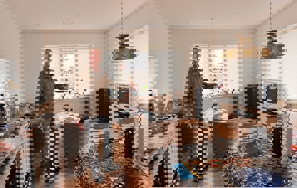 Her er mit nye hjem. Jesper flyttede ind for et par uger siden. Han er glad for, at han nu har fået sit eget hjem, hvor han kan være sig selv og selv vælge fællesskabet, når han har lyst.