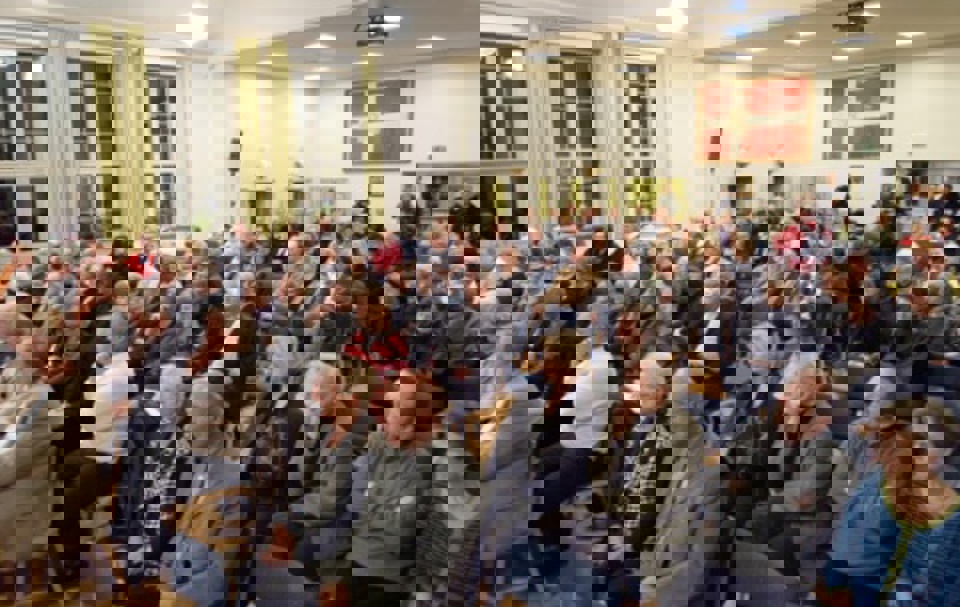 Ca. 120 borgere til debat i Folkehjemmet, Aabenraa, mandag aften, 9. marts 2009.