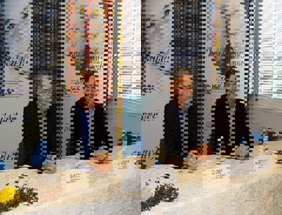 Pressemøde - DAMP Sundhedscenter Regionsrådsformand Carl Holst (V) var inviteret til kaffe med  medarbejdere på Sundhedscentret og herefter var der presse- møde, hvor regionsrådsformanden og sygehusdirektør Marcel  Newerla, DAMP Sundhedscenter (til højre) fortalte mere om  aftalen. Fotos: Jørgen Diswal