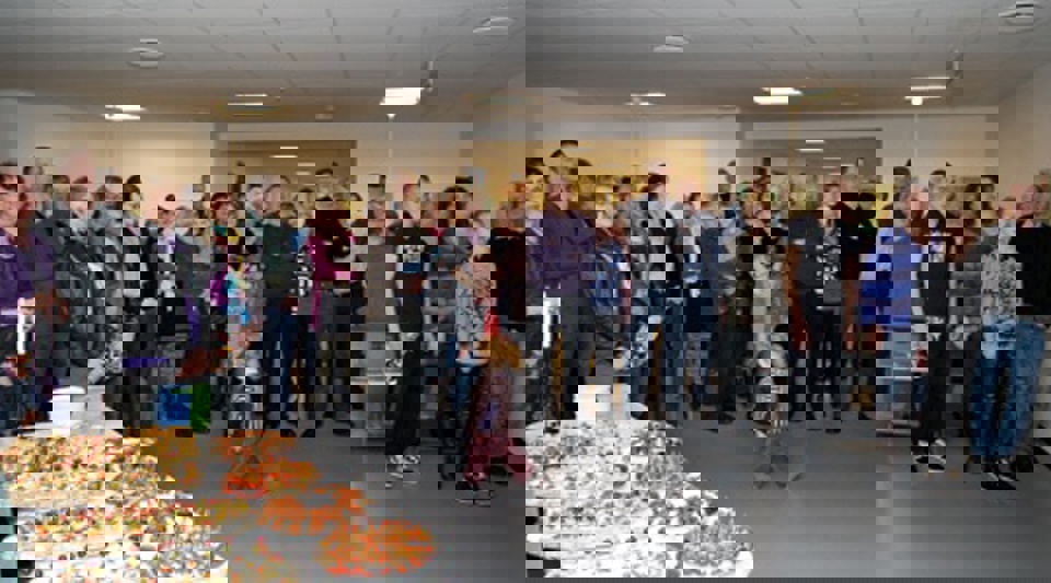 Venner, familie og en lille håndfuld repræsentanter fra Region  Syddanmark og Vejen Kommune var mødt frem til de  praktiserende lægers åbningsreception i Brørup Sundhedscenter,  fredag 29. januar 2010. Fotos: Jørgen Diswal